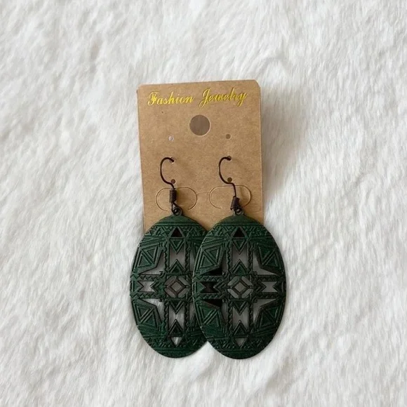 5/$15 🩷 MUST BUNDLE NWT Green Geometric Oval Drop Earrings - Fashion Jewelry - Picture 2 of 4
